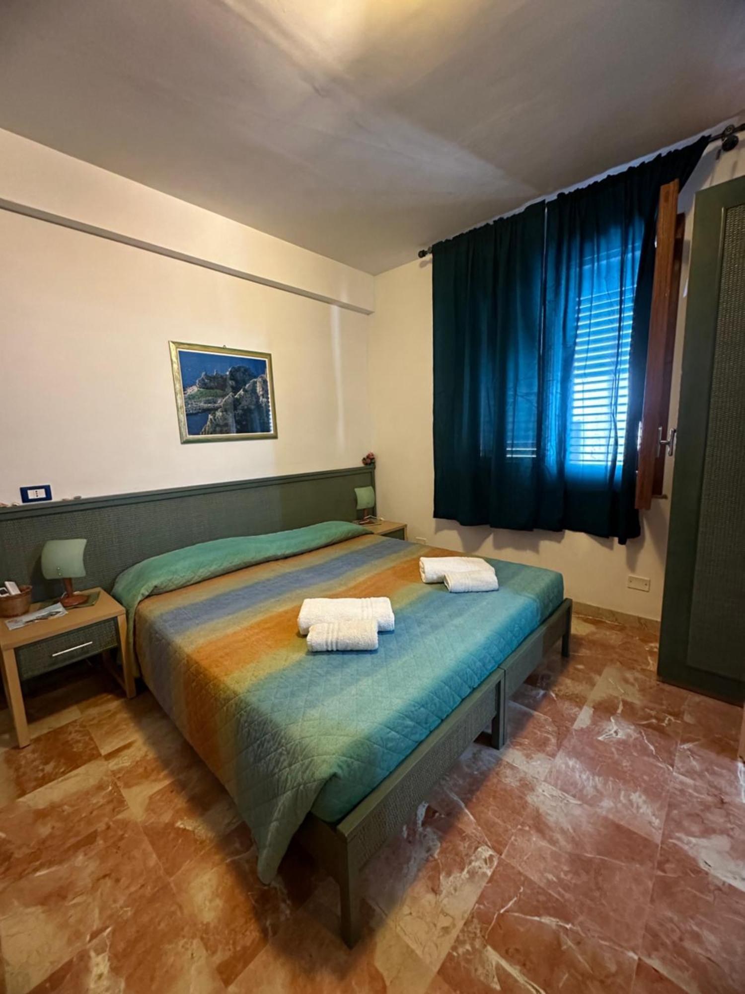 Isoladelmiele Hotel Marettimo Buitenkant foto